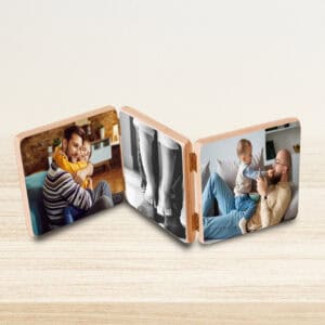 Imagens de fotos de família com jovens, crianças e adultos em momentos de afeto e carinho, impressa em quadro de madeira personalizado.