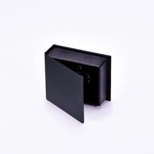 Chaveiro em caixa preta para brindes corporativos ou lembranças sofisticadas.