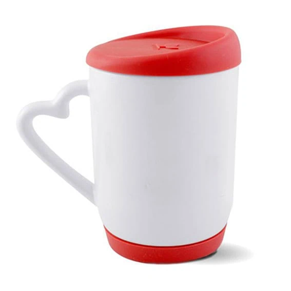 Caneca térmica personalizada com alça em forma de coração.