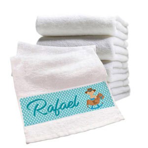 Toalha de bebê com nome personalizado Rafael e estampa de cavalo, ideal para banho e presentes especiais.