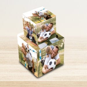 1. Fotos personalizadas em cubo com tema de futebol e família.