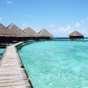 1. Pousadas sobre a água com vista para o mar em Ilha paradisíaca.